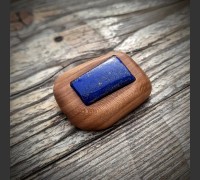 287. Autorská dřevěná brož Lapis lazuli