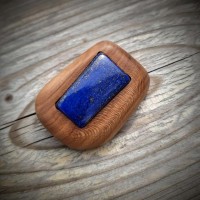 287. Autorská dřevěná brož Lapis lazuli