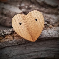 344. Autorská dřevěná brož srdce