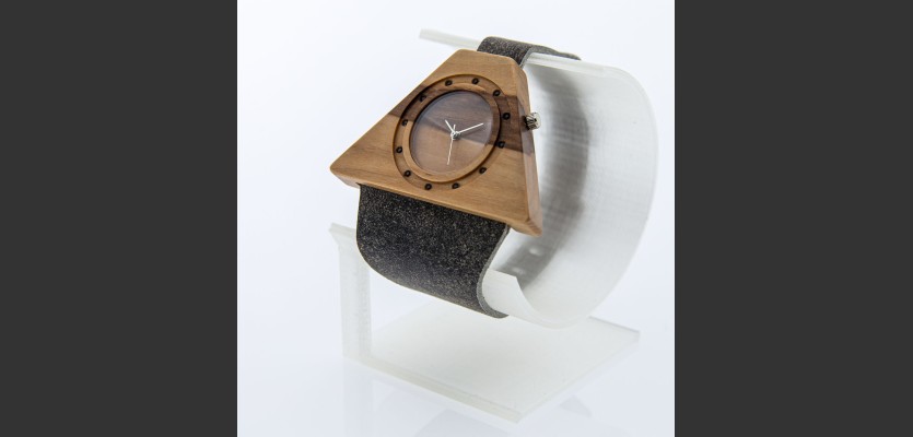 Dřevěné hodinky Lucerna Jabloň - V.Č.: 00299
