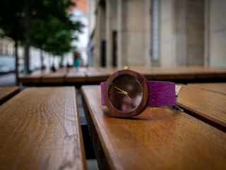 Dřevěné hodinky, model "Alfa". Vyrobeno ze švestky.
