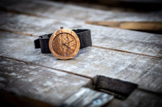 Dřevěné hodinky, model "Alfa". Vyrobeno z buku.