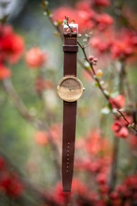 Dřevěné hodinky, model “Alfa”. Vyrobeno z hrušky.