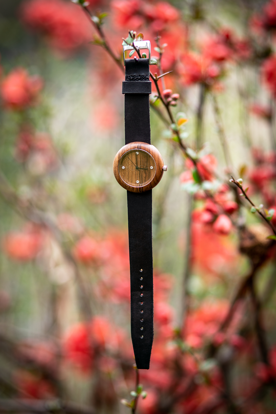 Dřevěné hodinky, model “Jas”. Vyrobeno z třešeně.
