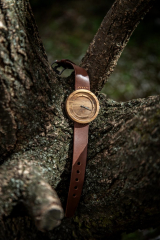 Dřevěné hodinky, model “Excelsior”. Vyrobeno z ořechu.