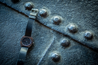 Dřevěné hodinky, model "Avia".