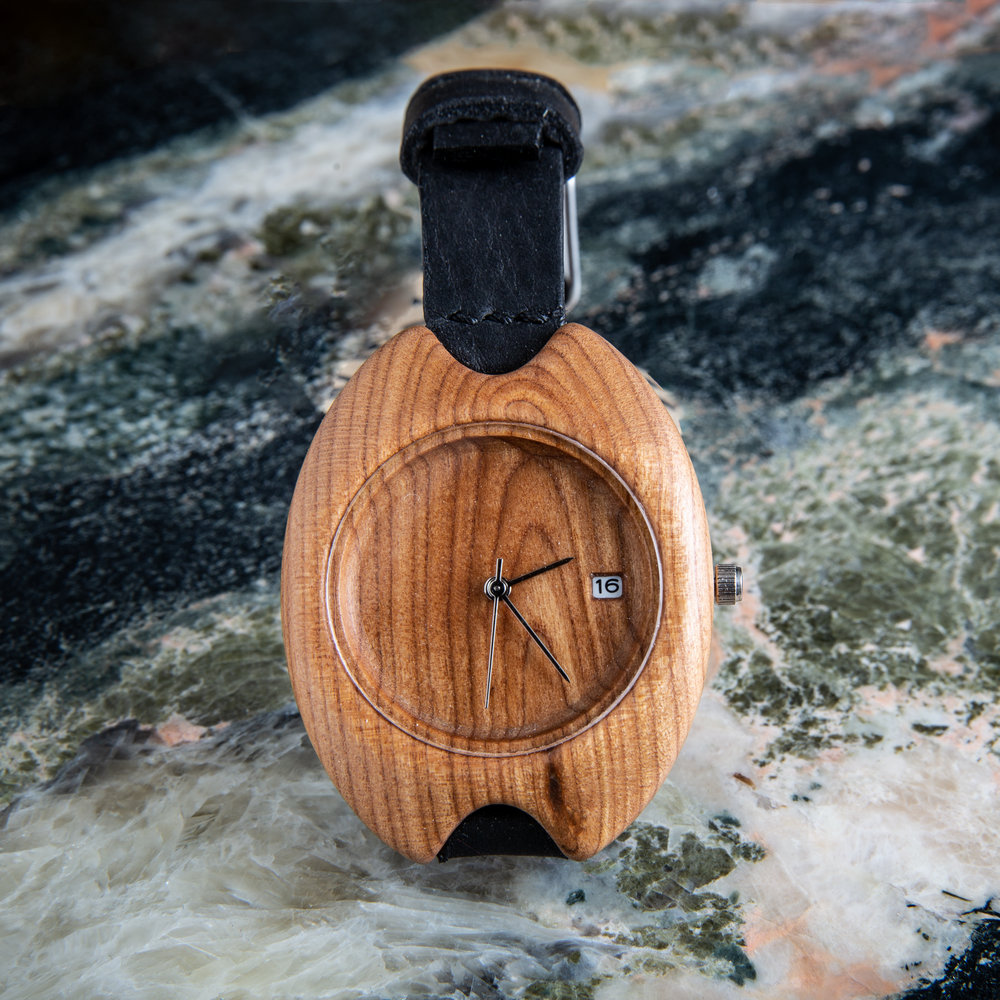 Dřevěné hodinky, model "Rio". Vyrobeno z třešně..