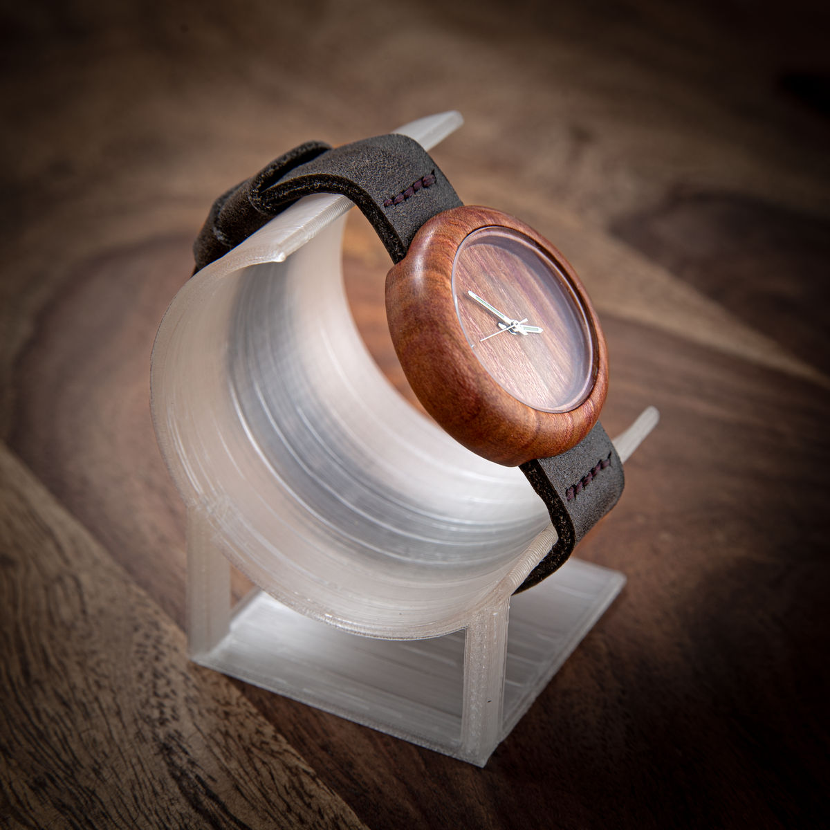 Dřevěné hodinky, model "Jas", Vyrobeno z blumy.