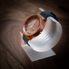 Dřevěné hodinky, model "Scala". Vyrobeno z blumy.