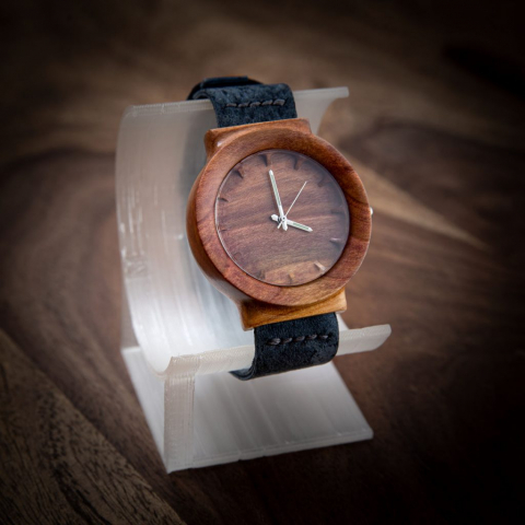 Dřevěné hodinky, model "Scala". Vyrobeno z blumy.