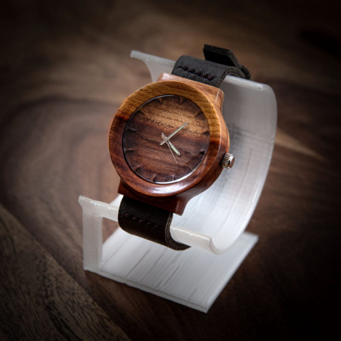 Dřevěné hodinky, model "Scala". Vyrobeno ze švestky.
