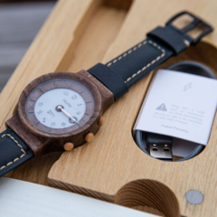 Ořechové dřevěné hodinky smart hybrid, chytrá funkce HOME