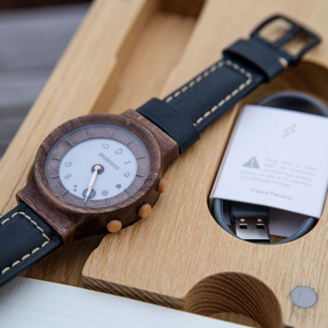 Ořechové dřevěné hodinky smart hybrid, chytrá funkce WELLNESS