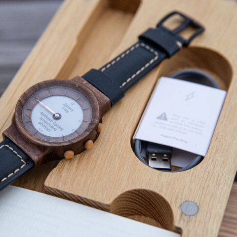 Ořechové dřevěné hodinky smart hybrid, chytrá funkce NOTIFIKACE