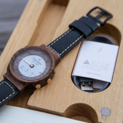 Ořechové dřevěné hodinky smart hybrid, chytrá funkce Počasí