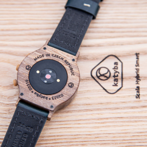 Ořechové dřevěné hodinky smart hybrid, senzor srdečního rytmu